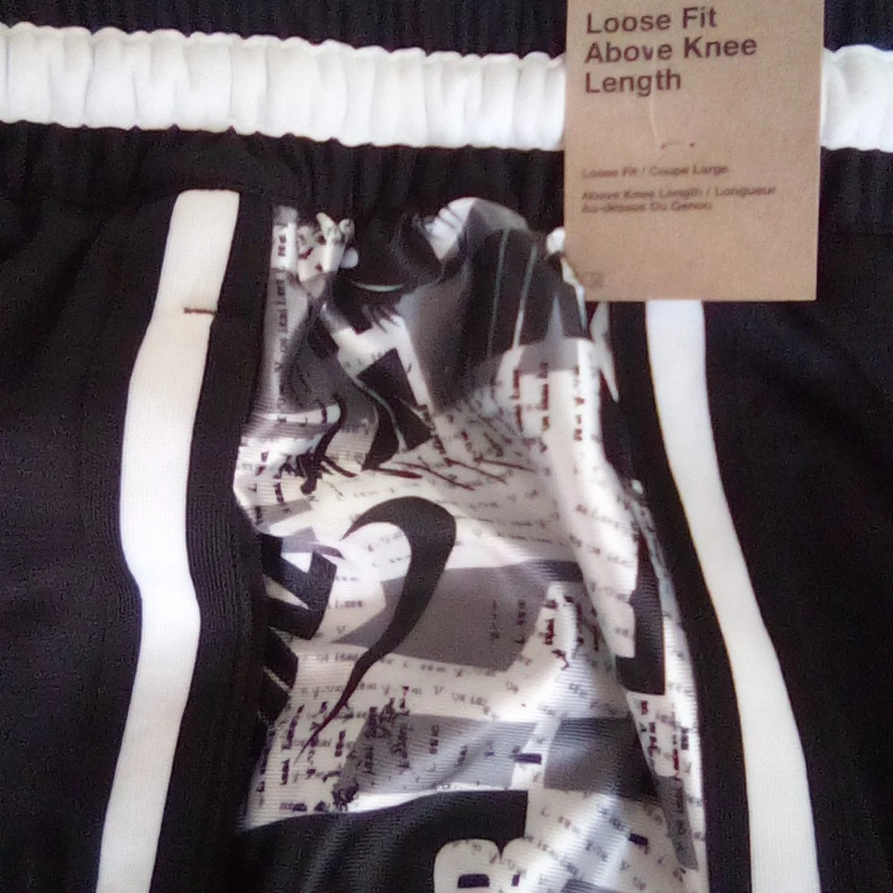 SHORTS - Picture 2 of 3